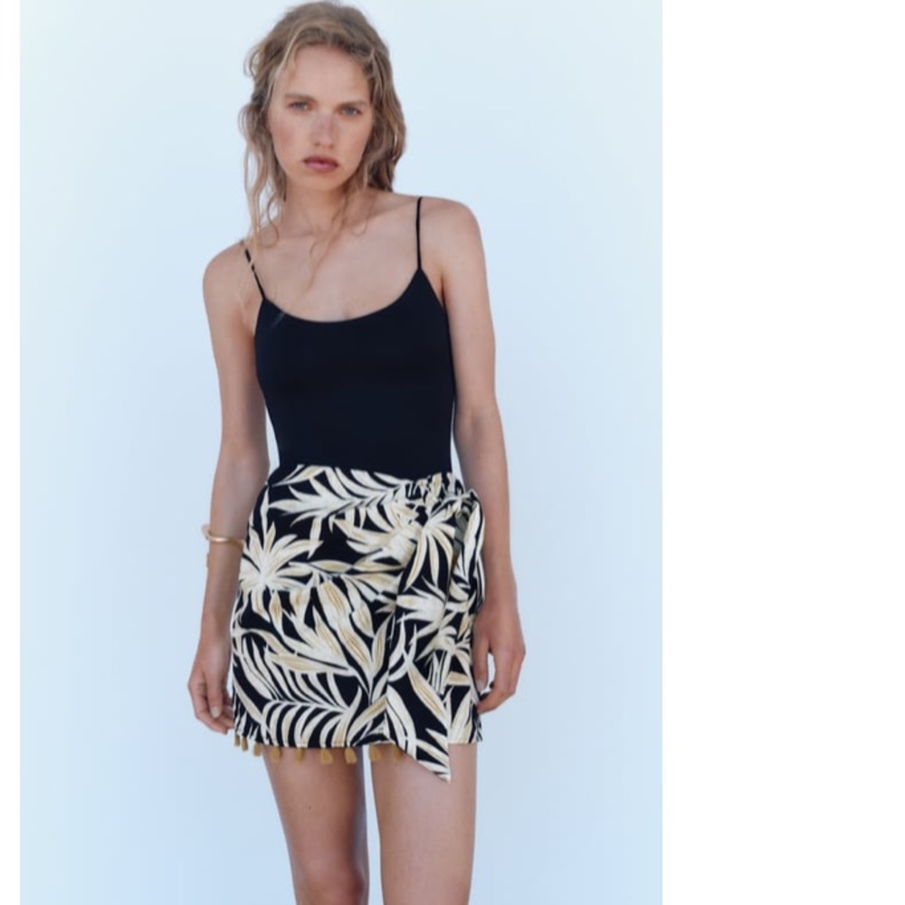 NWT Zara printed wrap mini skirt
